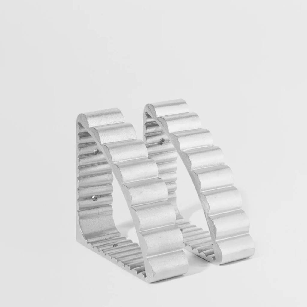 Forme No. 32 Shelf Bracket - Image 4