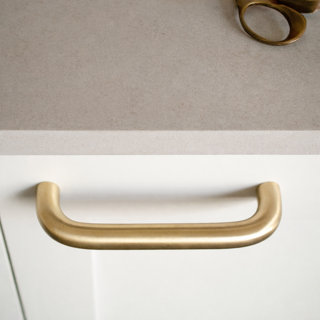 Grip Cabinet Pull Thick - Image 3