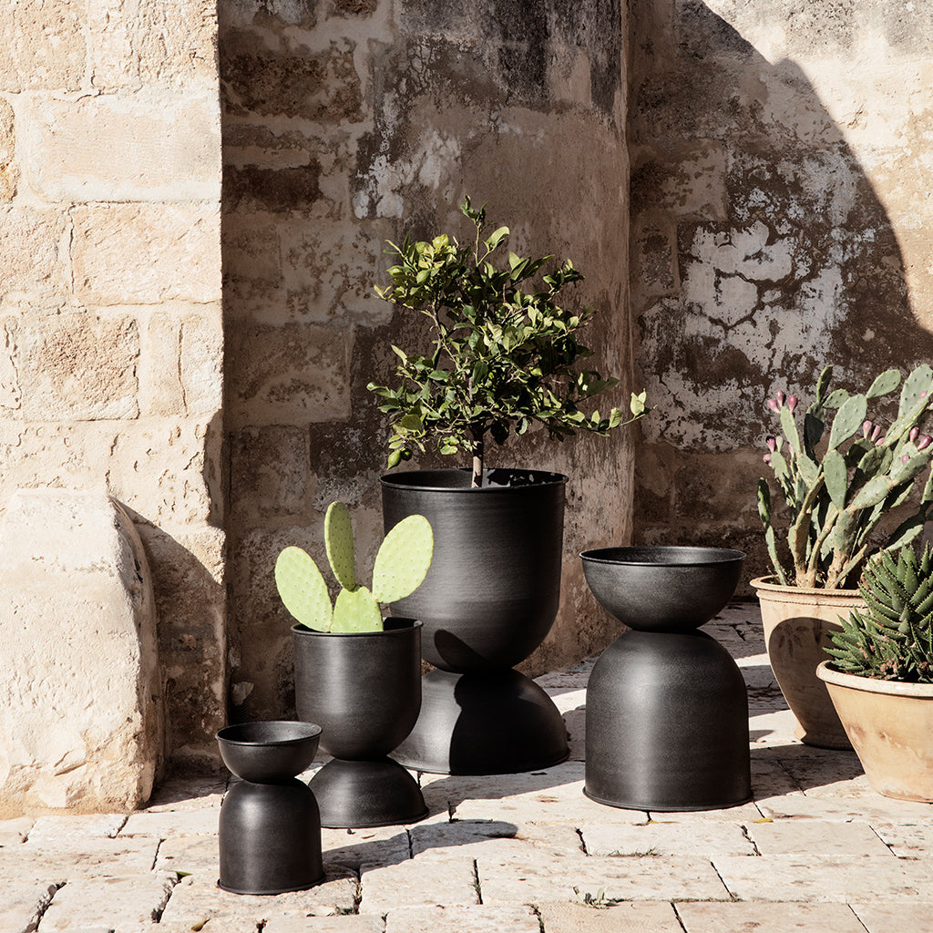 Hourglass Pot