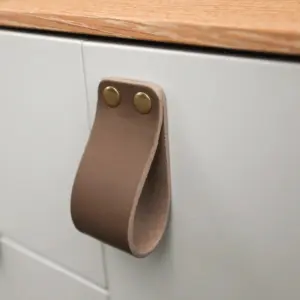 LP01 Smooth Leather Loop Pull