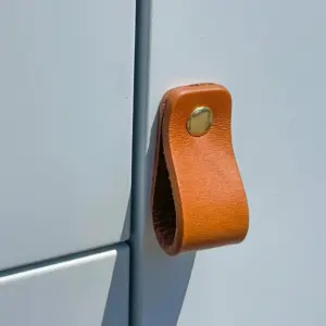 LP02 Smooth Leather Loop Pull